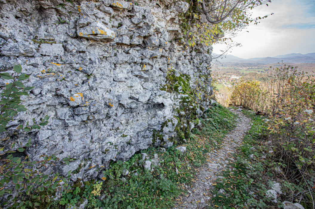 Ostaline gradu Postojna (Adelsberg) na Soviču