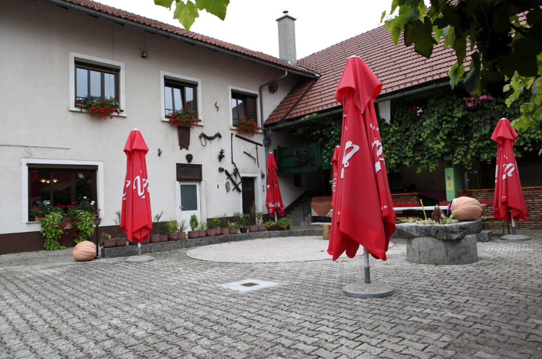 Okrepčevalnica in prenočišča Demšar
