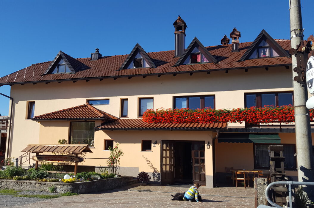 Turistična kmetija ''Pri Malnarjevih'' / Tourist Farm »Pri Malnarjevih«