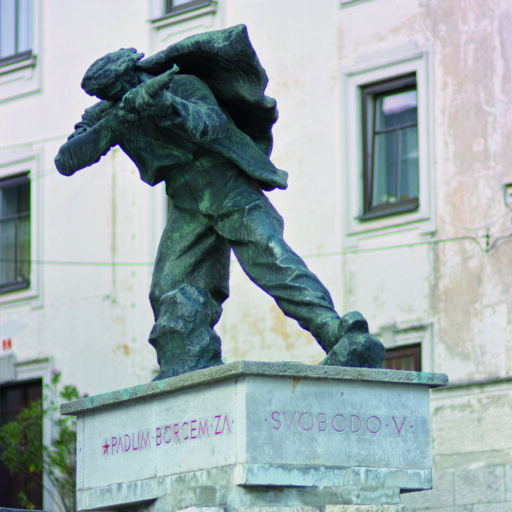 Monumento ai combattenti caduti nella guerra di liberazione