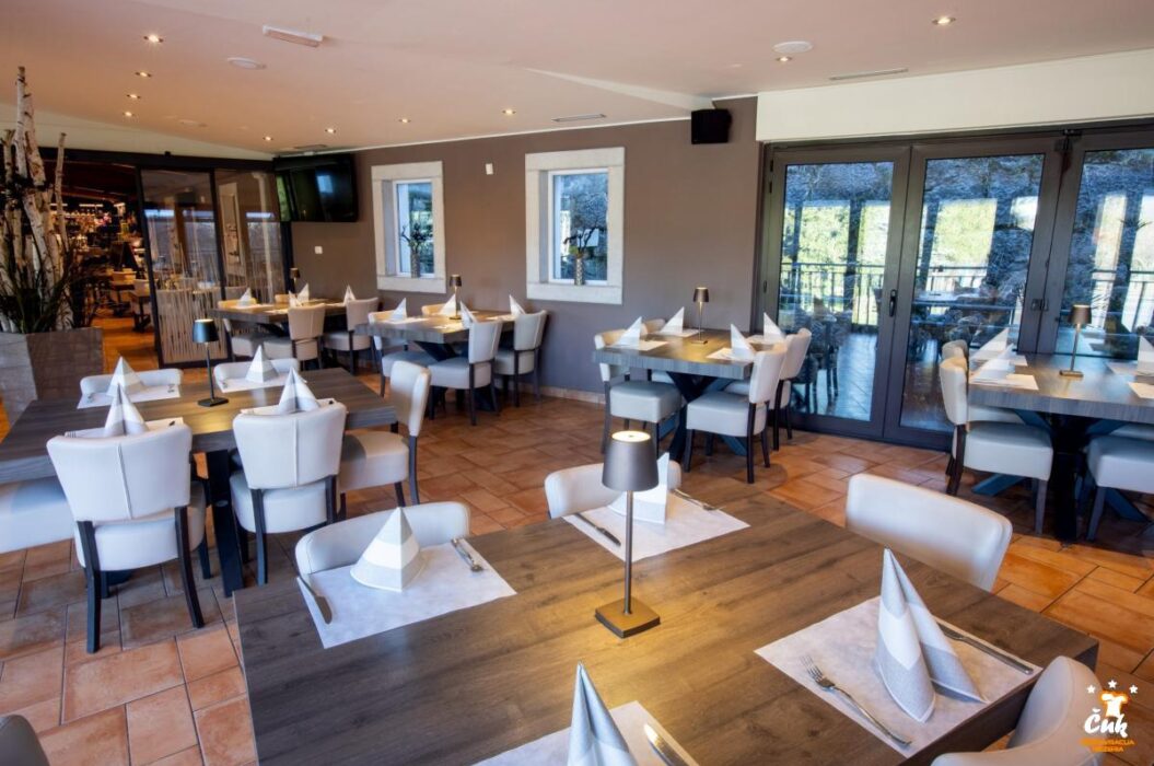 Restavracija in pizzerija Čuk / Restaurant and Pizzeria Čuk