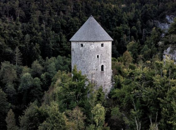 A stone fortress standing amidst the forest, watching over the surrounding landscape and the Postojna Region. Its commanding presence makes it a silent guardian of Planina Polje and the wider Postojna area.
